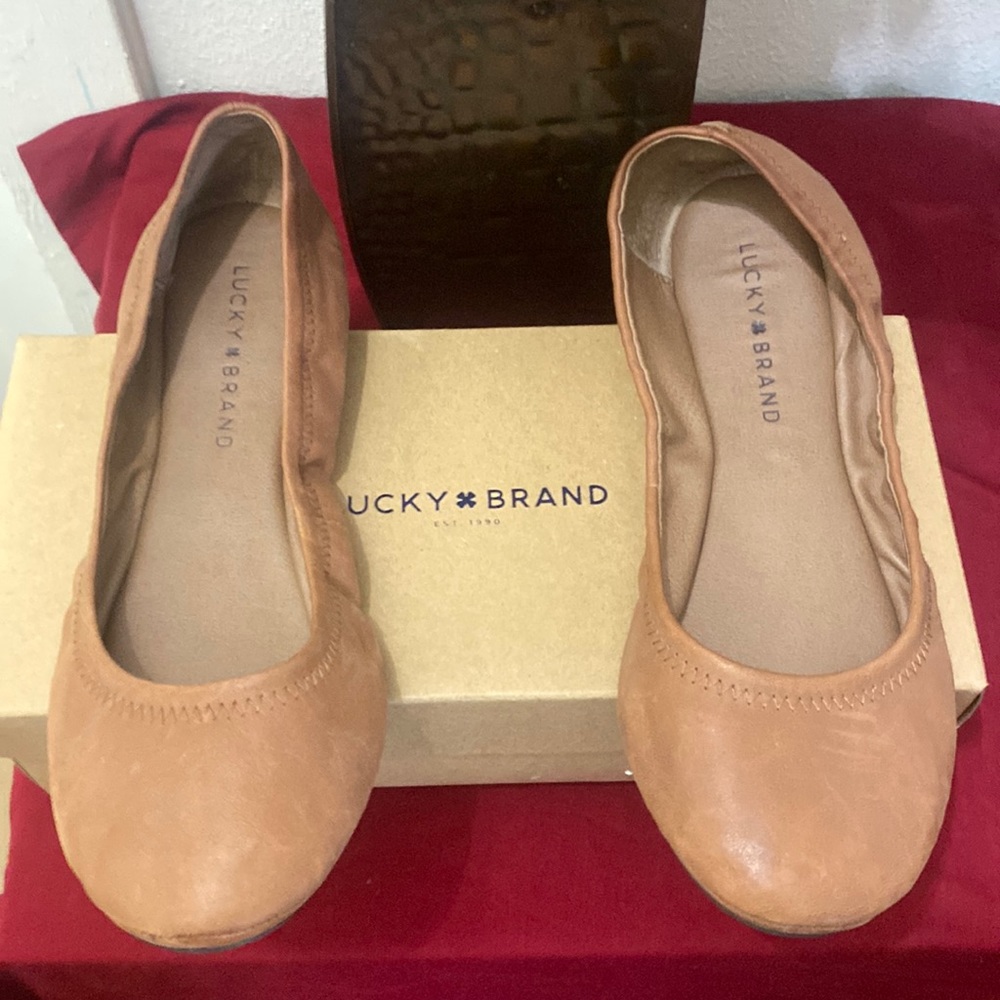 Tan flats